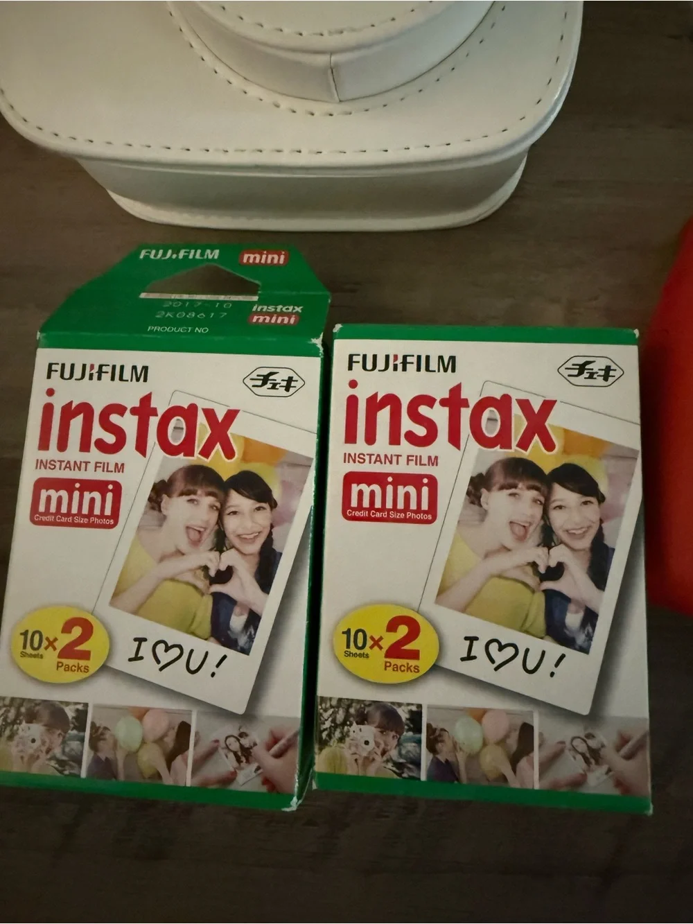 Fujifilm Instax Mini 8 Instant Camera with White Carry Case -DOES NOT WORK